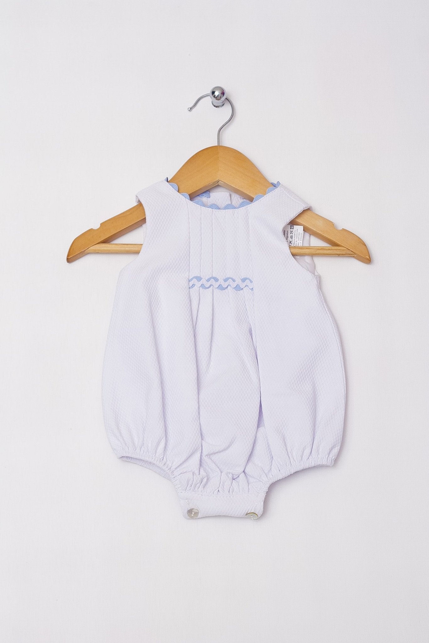 blanco-con-azul-cielo